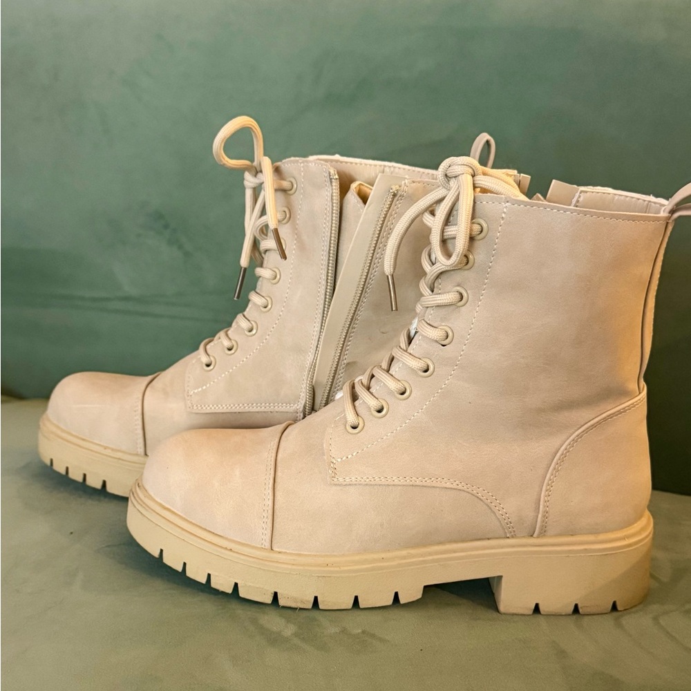 Women's Cream Lace-Up Boots